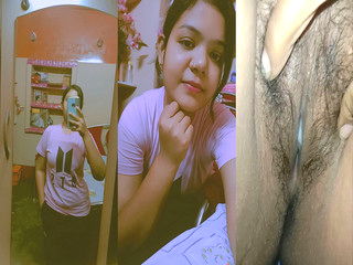 Viral Sex MMS of Desi Girl Shows Her Boobs And Pussy 