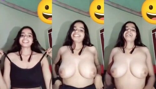 Indian Desimms Girl Shows her Big Boobs Viral MMS XXX