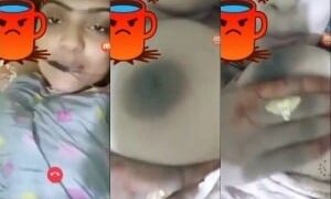 Viral Sex MMS of Horny Desi girl Sucking Her Big Boobs