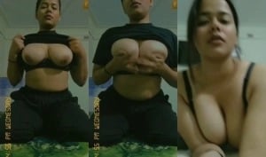 Sexy Desi Girl Play With Her Boob viral mms xxx
