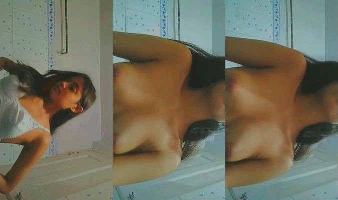  Cute Desi Girl Shows Boobs desi mms xxx